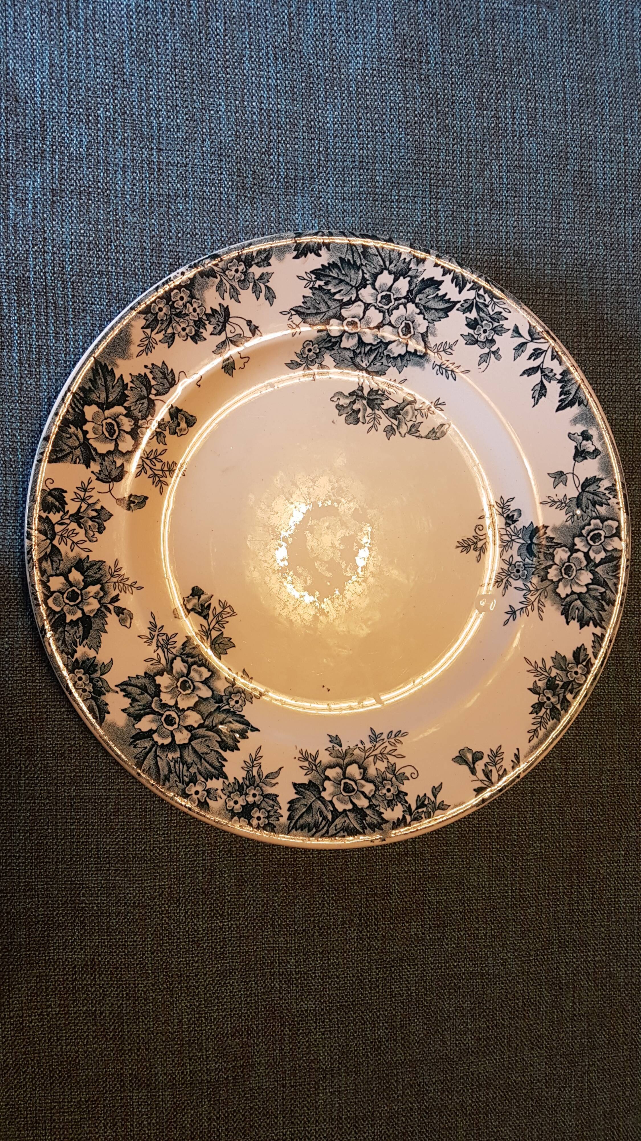 Round dish in earthenware decor Marie Louise