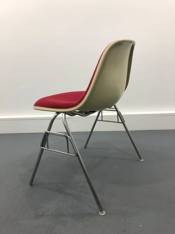 Chaise en fibre de verre par Charles & Ray Eames pour Vitra, années 1960