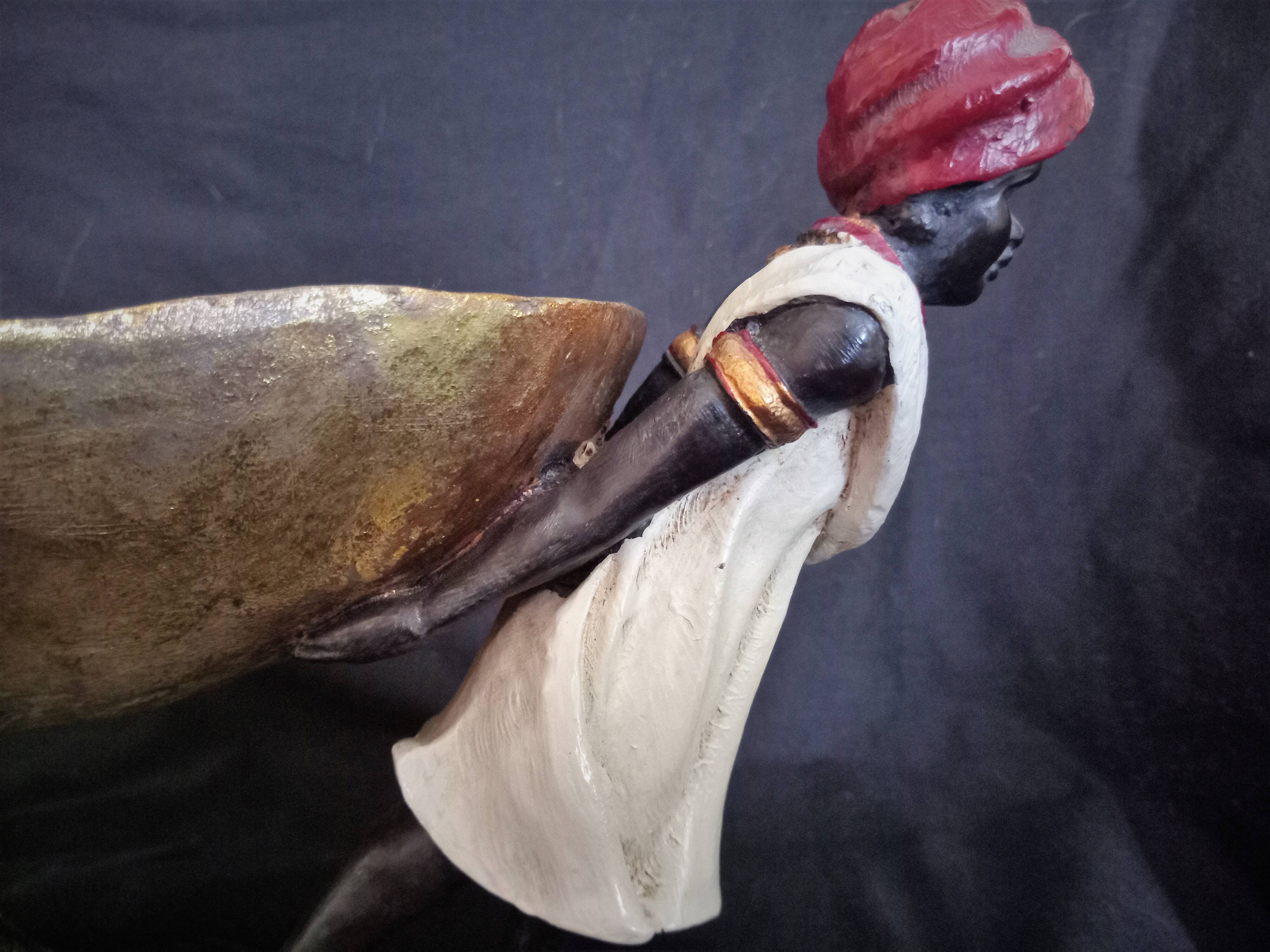 Centerpiece with African characters, plaster, resin and wood