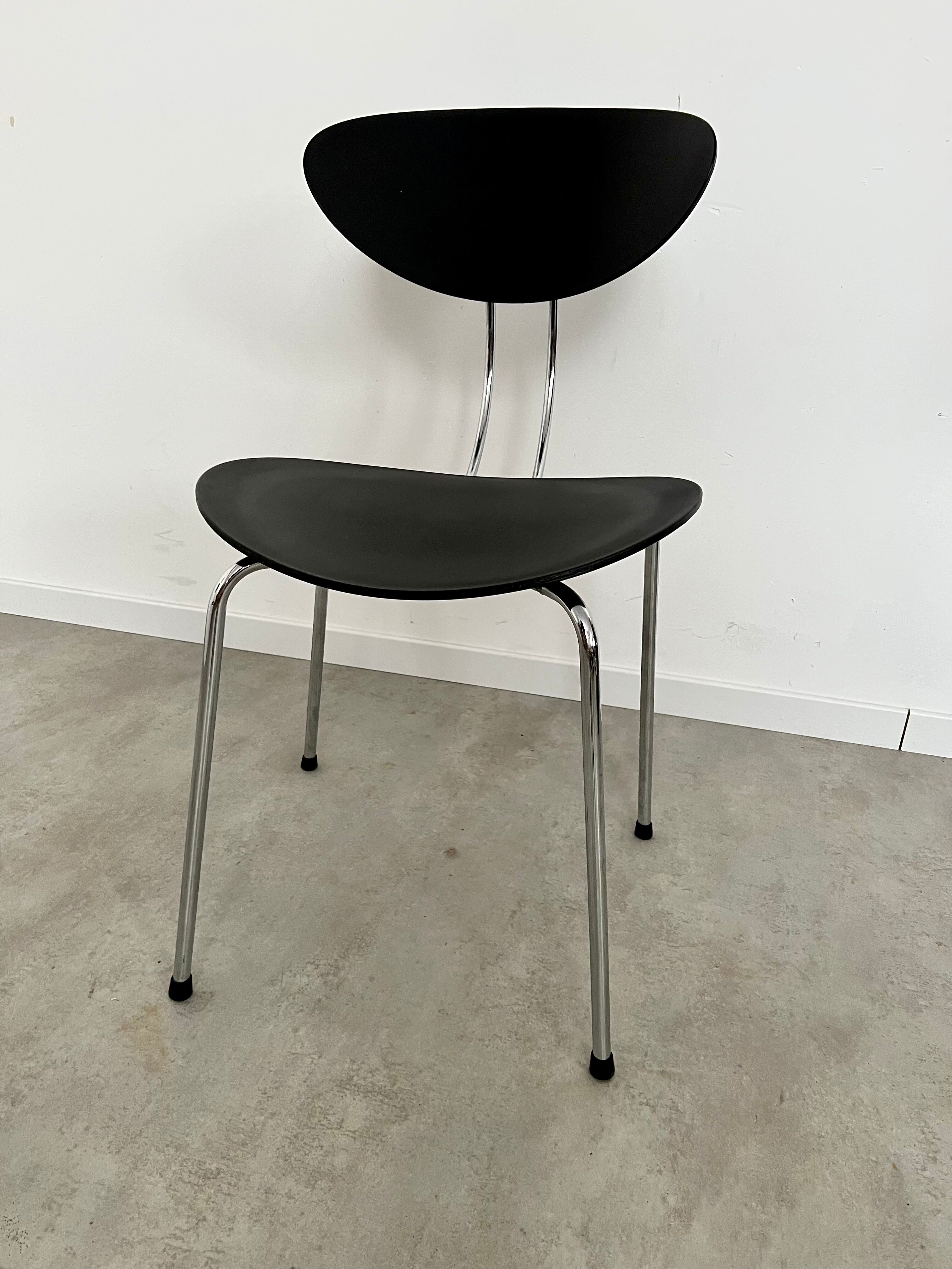 Lot 4 anciennes chaises design italien années 80