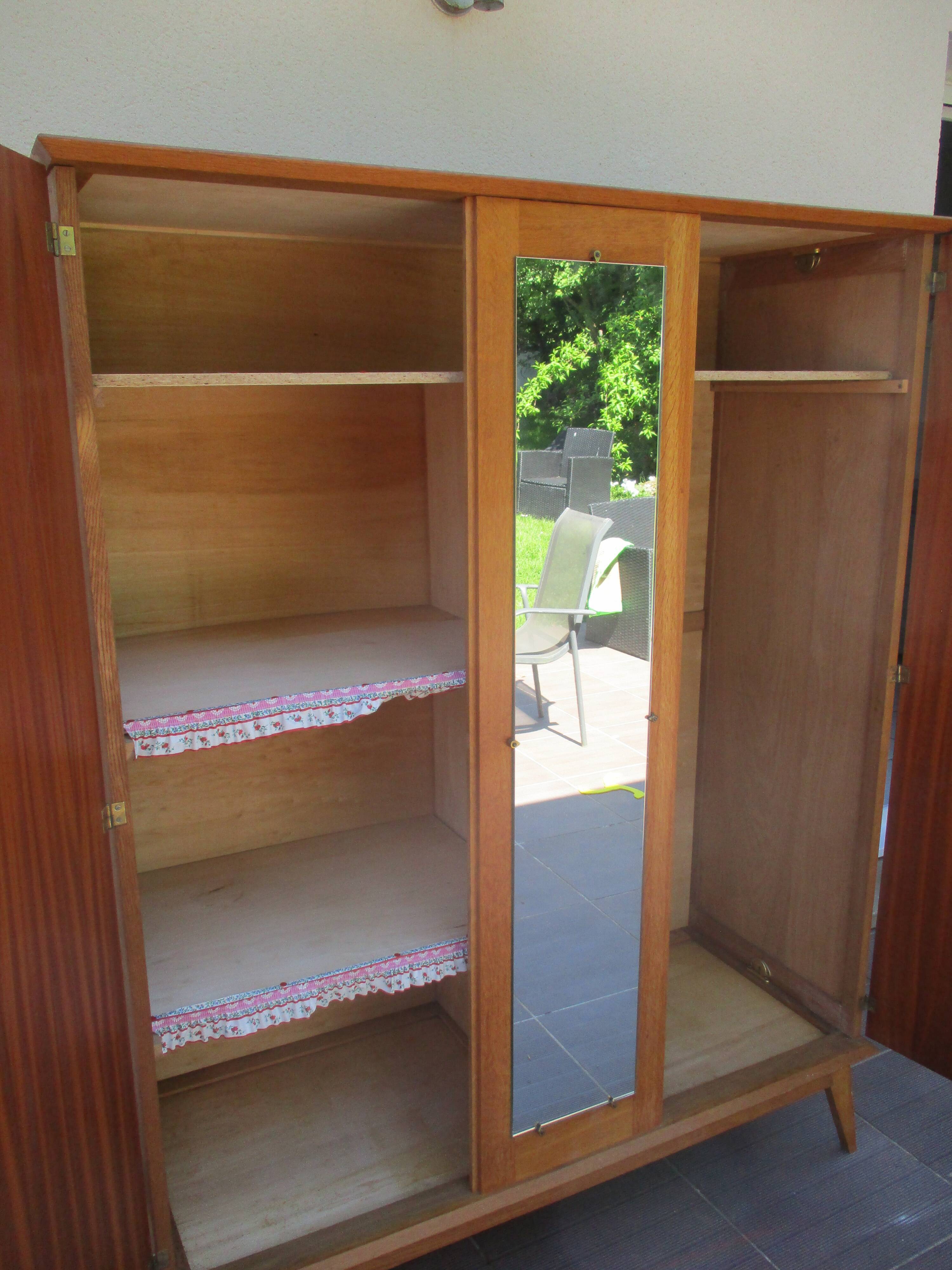 Closet shelf closet vintage year 50 to 60 feet compass