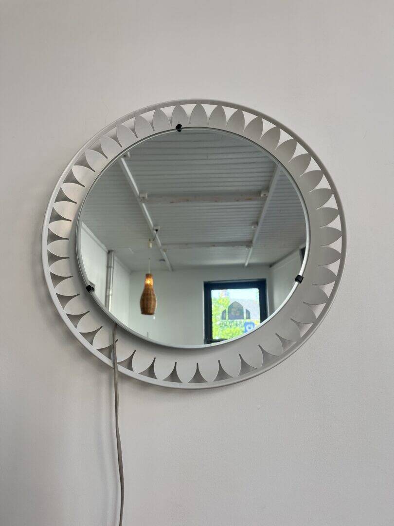 Illuminated flower mirror – Hillebrand, Ernst Igl