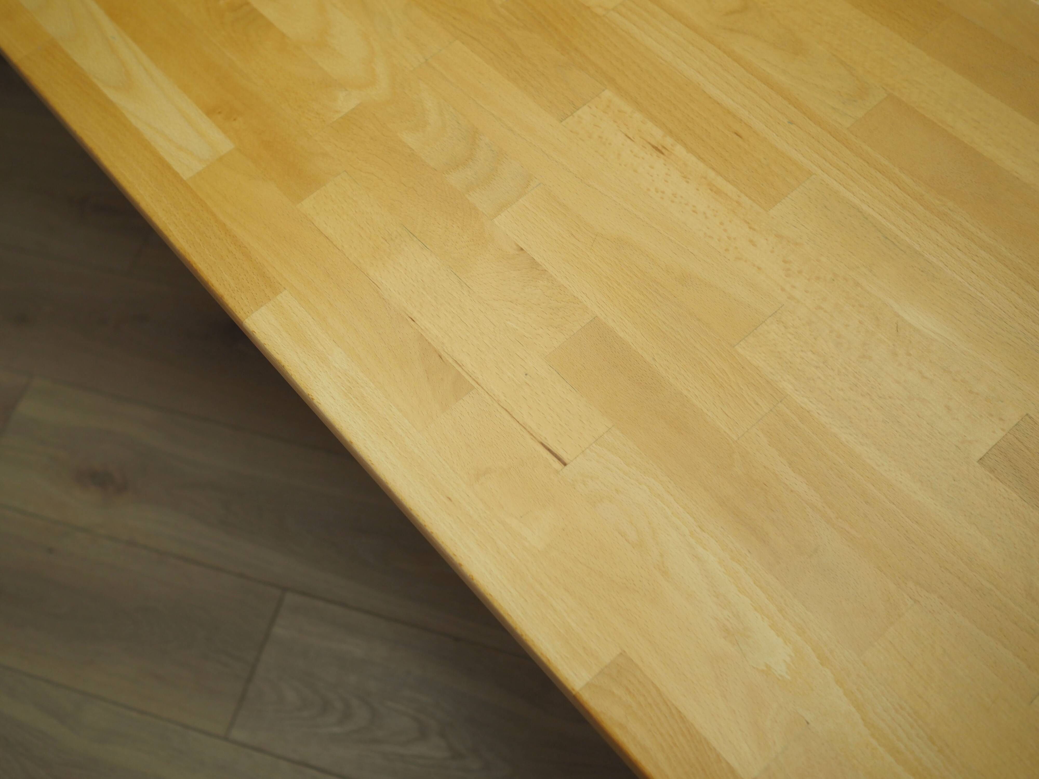 Bureau en hêtre, design danois, années 1980, production : Danemark