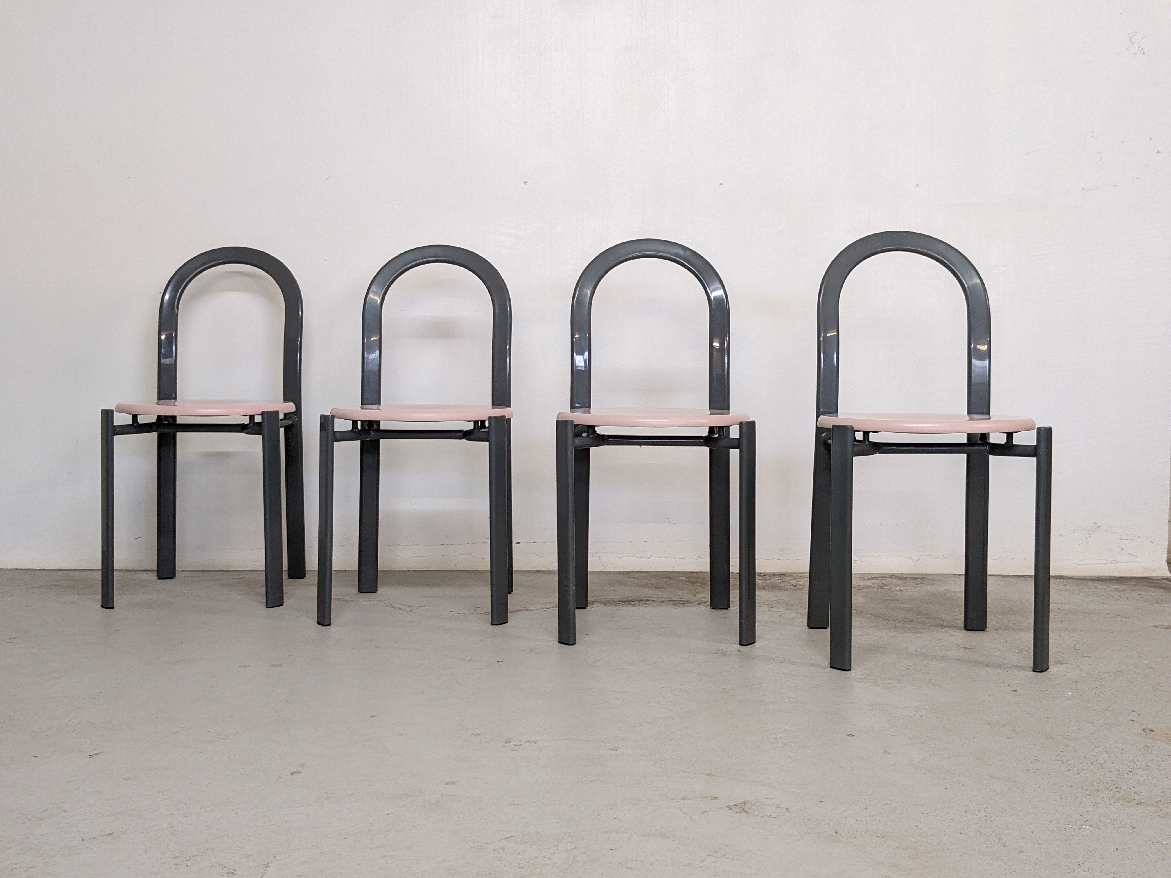 Suite of 4 80s design chairs published by Samo