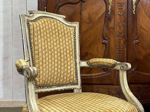 Paire de cabriolets d'époque Louis XVI en hêtre