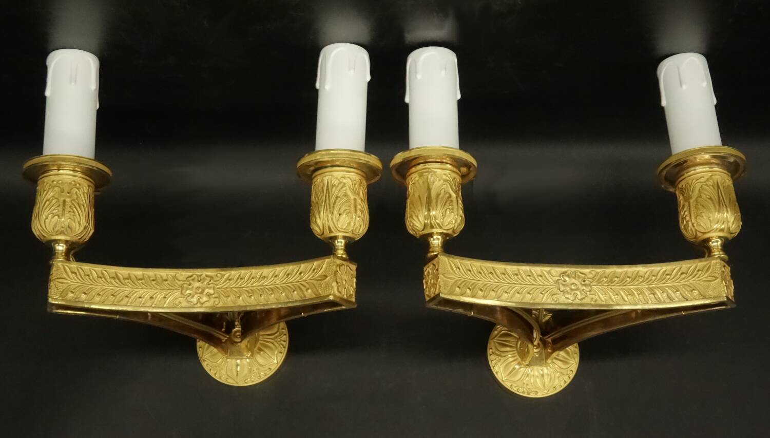 Pair of wall sconces in Restoration style, early 19th century - gilded bronze signed MENE.