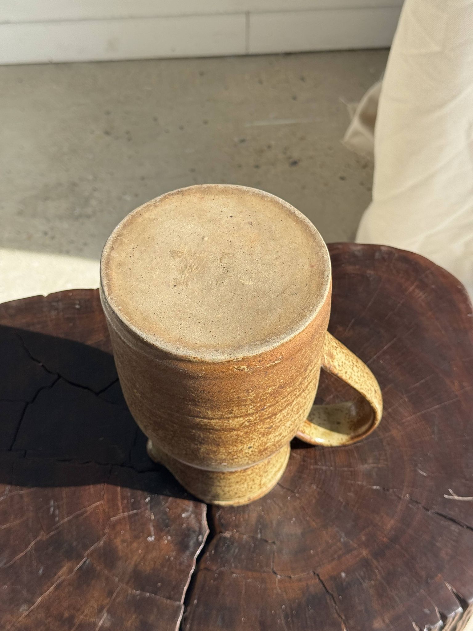 Grande carafe en grès mouchetée pas de marque au dessous H21