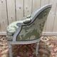Petite bergère d'enfant de style Louis XVI