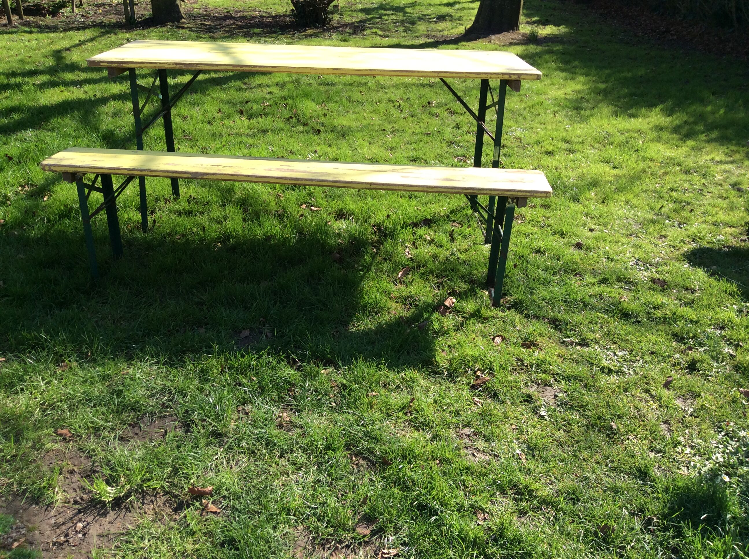 Table and 2 benches
