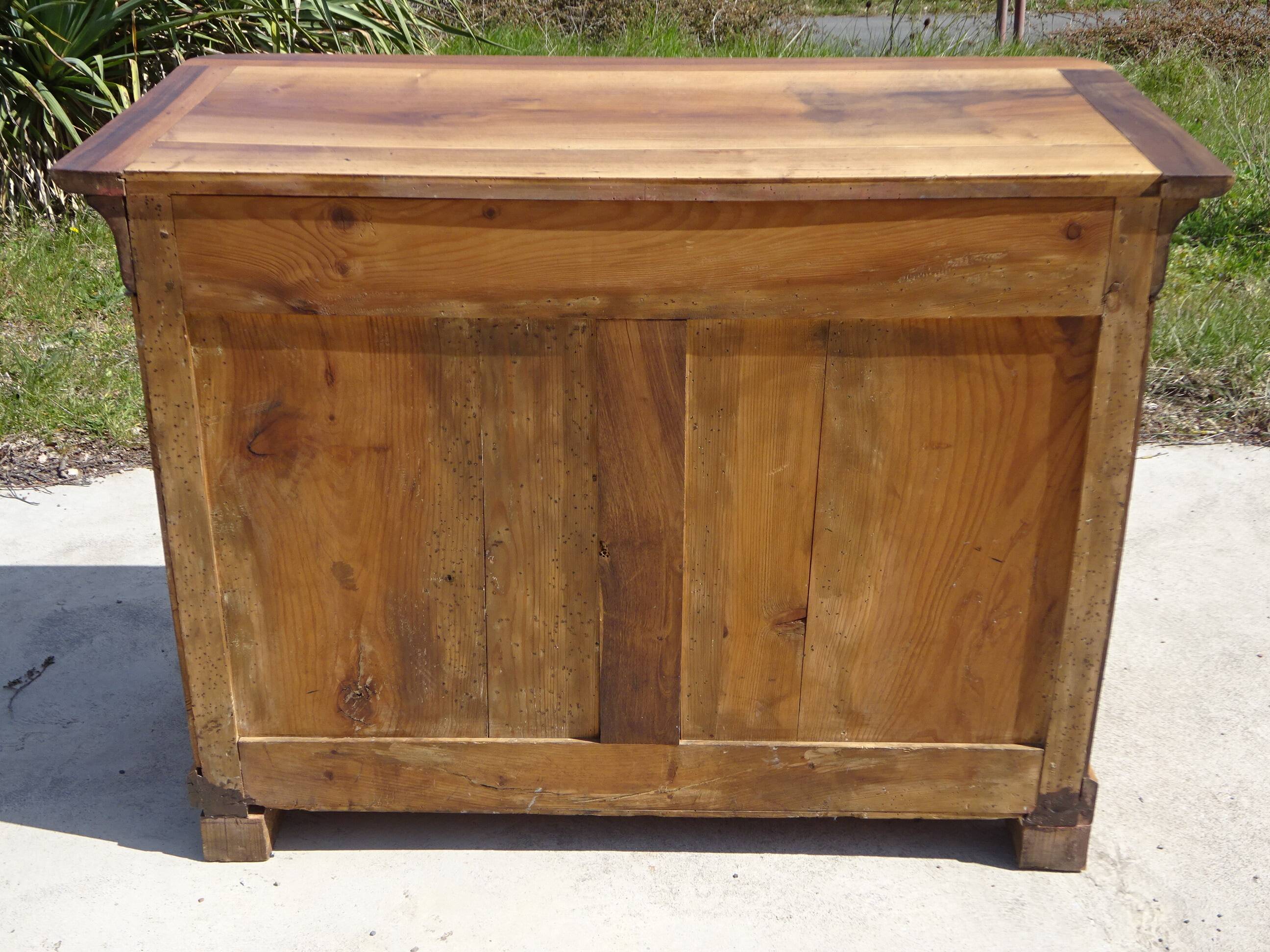Antique Louis Philippe chest of drawers made entirely of walnut.
