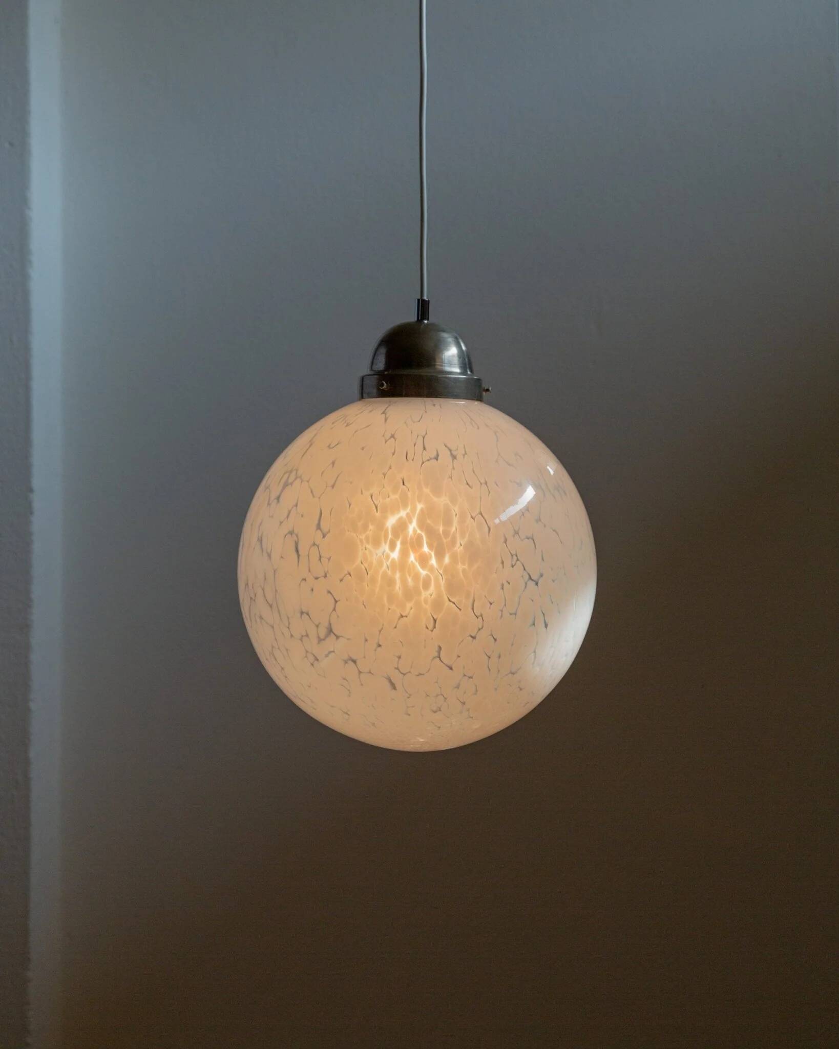 White Murano Glass Globe Pendant Lamp with Chrome Top – 1960s Space-Age, XL Mid-Century Ceiling Light