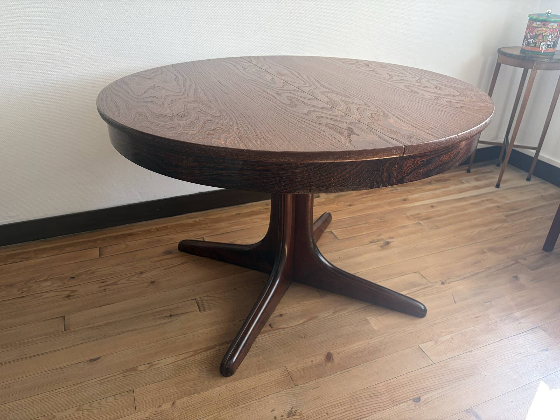 Extendable round table Baumann