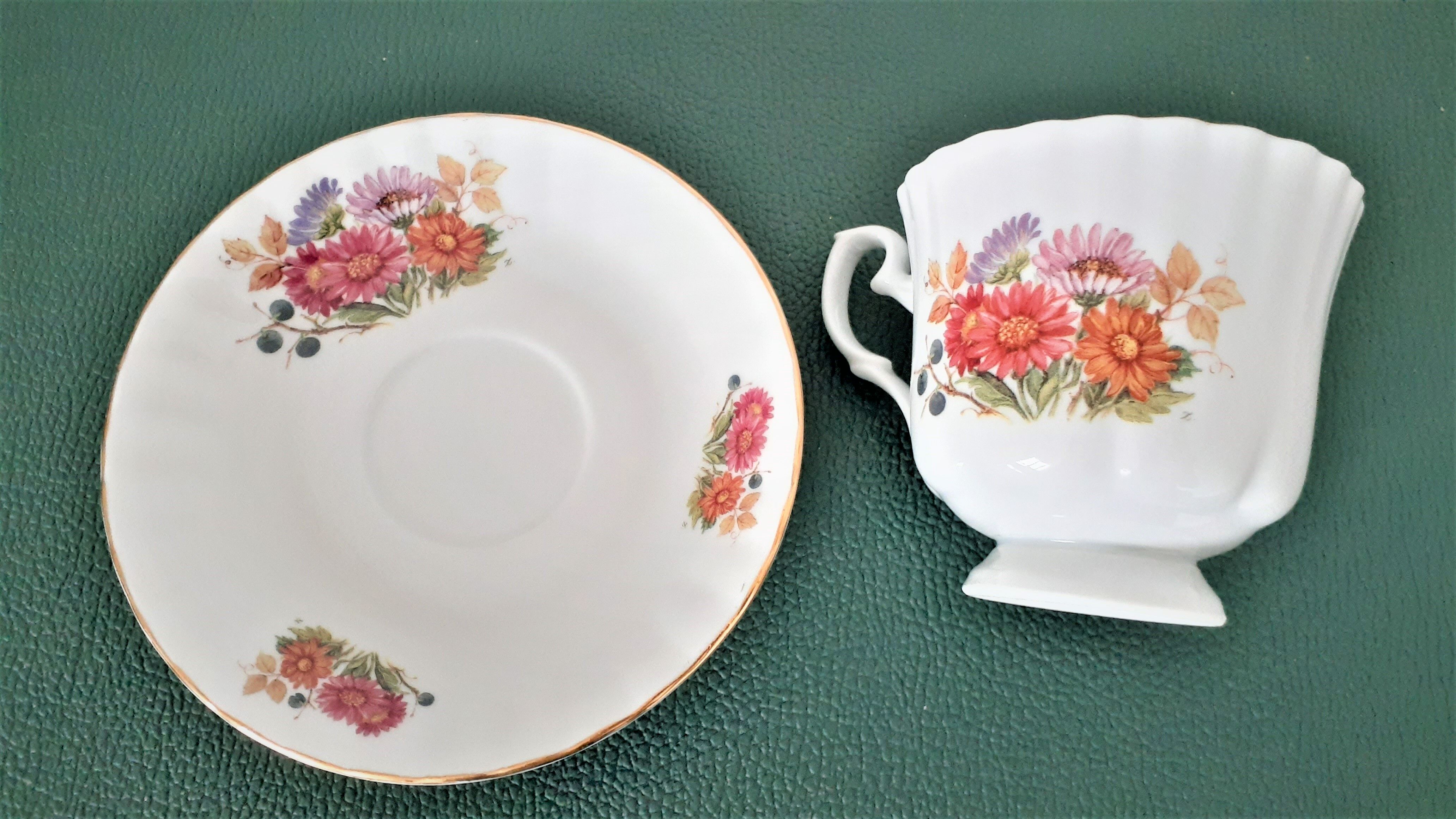 Coffee cup flowers autumn