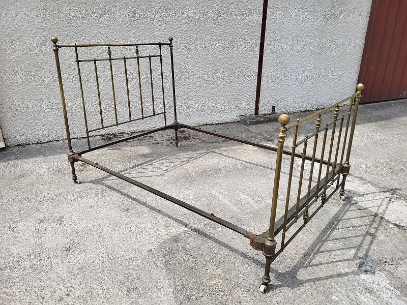 Lit en laiton dore 140 x 190 en couchage