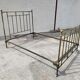 Lit en laiton dore 140 x 190 en couchage