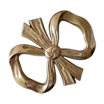 Flat silver knot utable mat