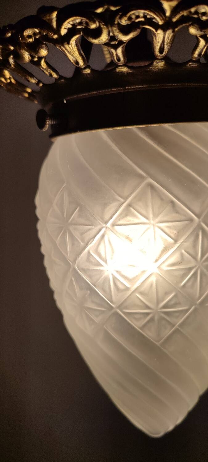 Lámpara de techo de latón. España, 1950s.