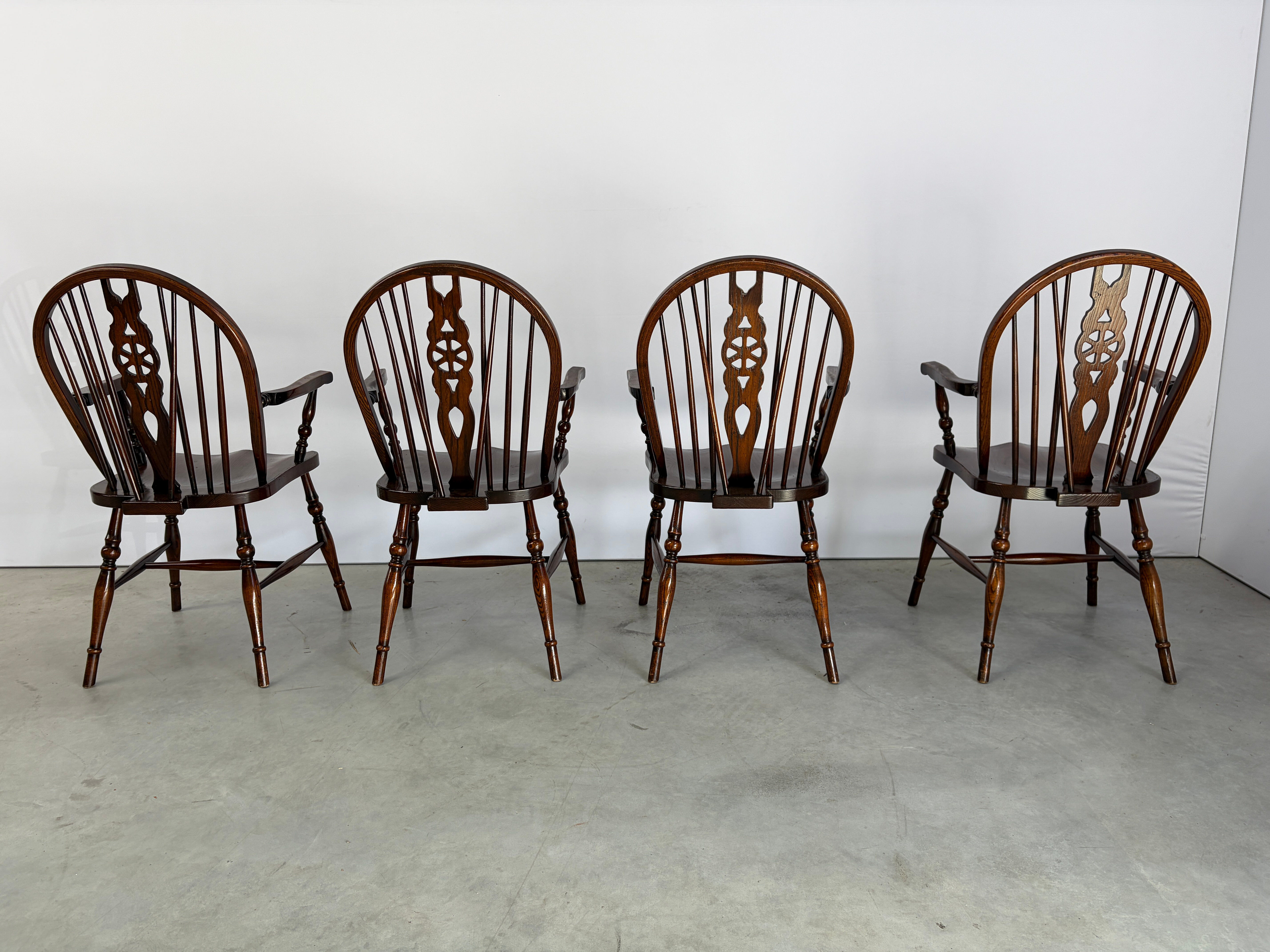 Magnifiques chaises de salle à manger de style Windsor en anglais, ensemble de 4.