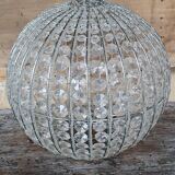 Round suspension of faceted glass grapevines