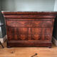 Commode en acajou Louis-Philippe du 19ème siècle avec plateau en marbre