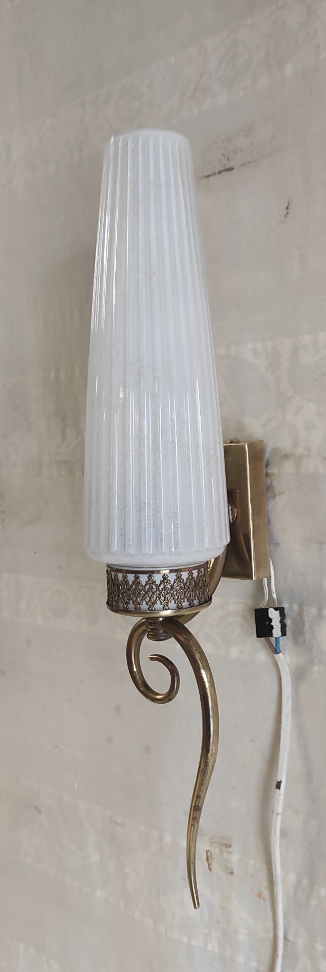 Modernist wall lights in brass and opaline - mid 20th century.
