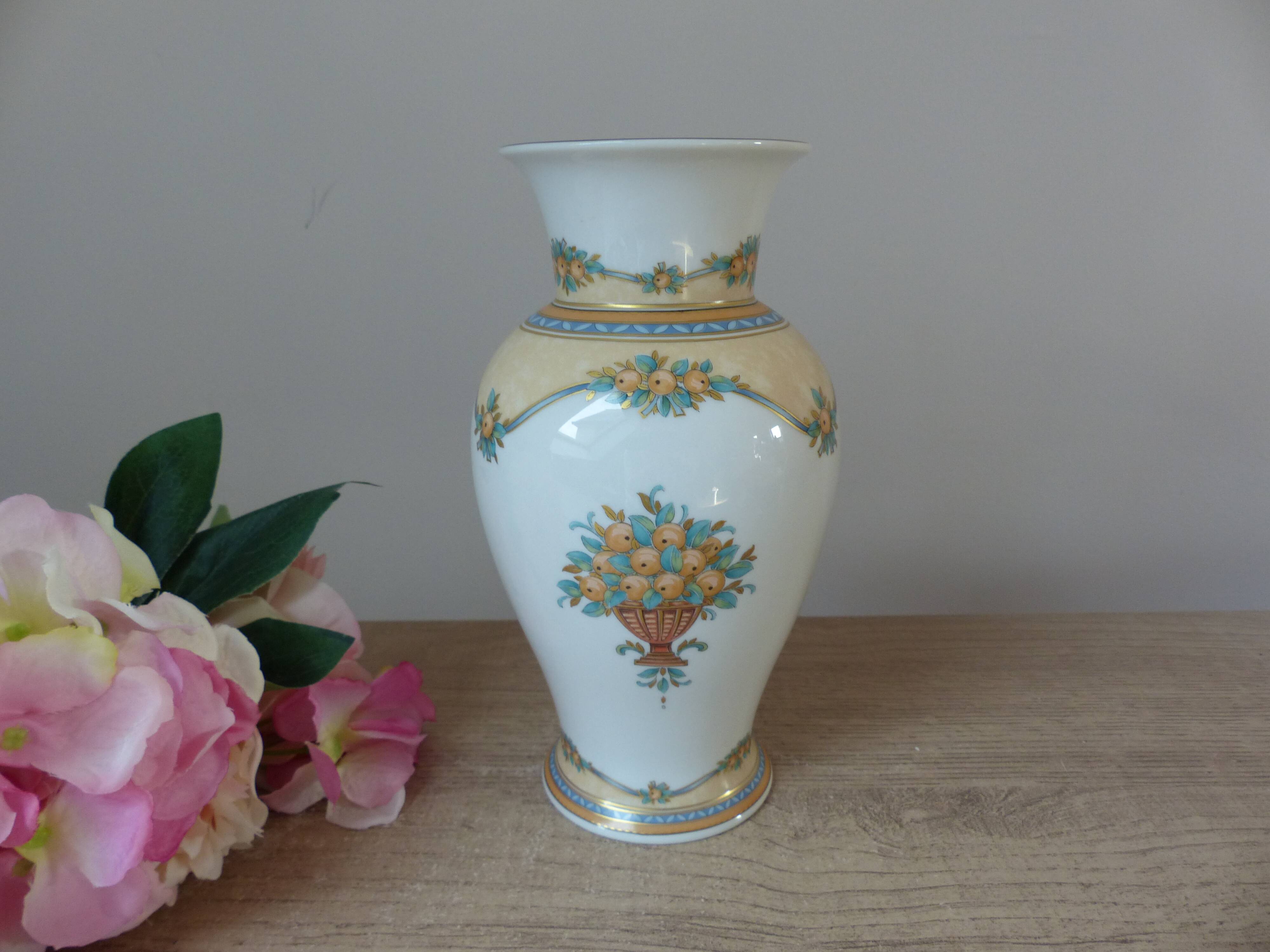 White Porcelain Vase Kaiser – Catherine Collection – Hand-Painted Decor