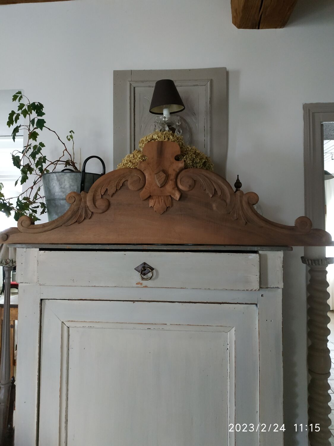 Cabinet pediment