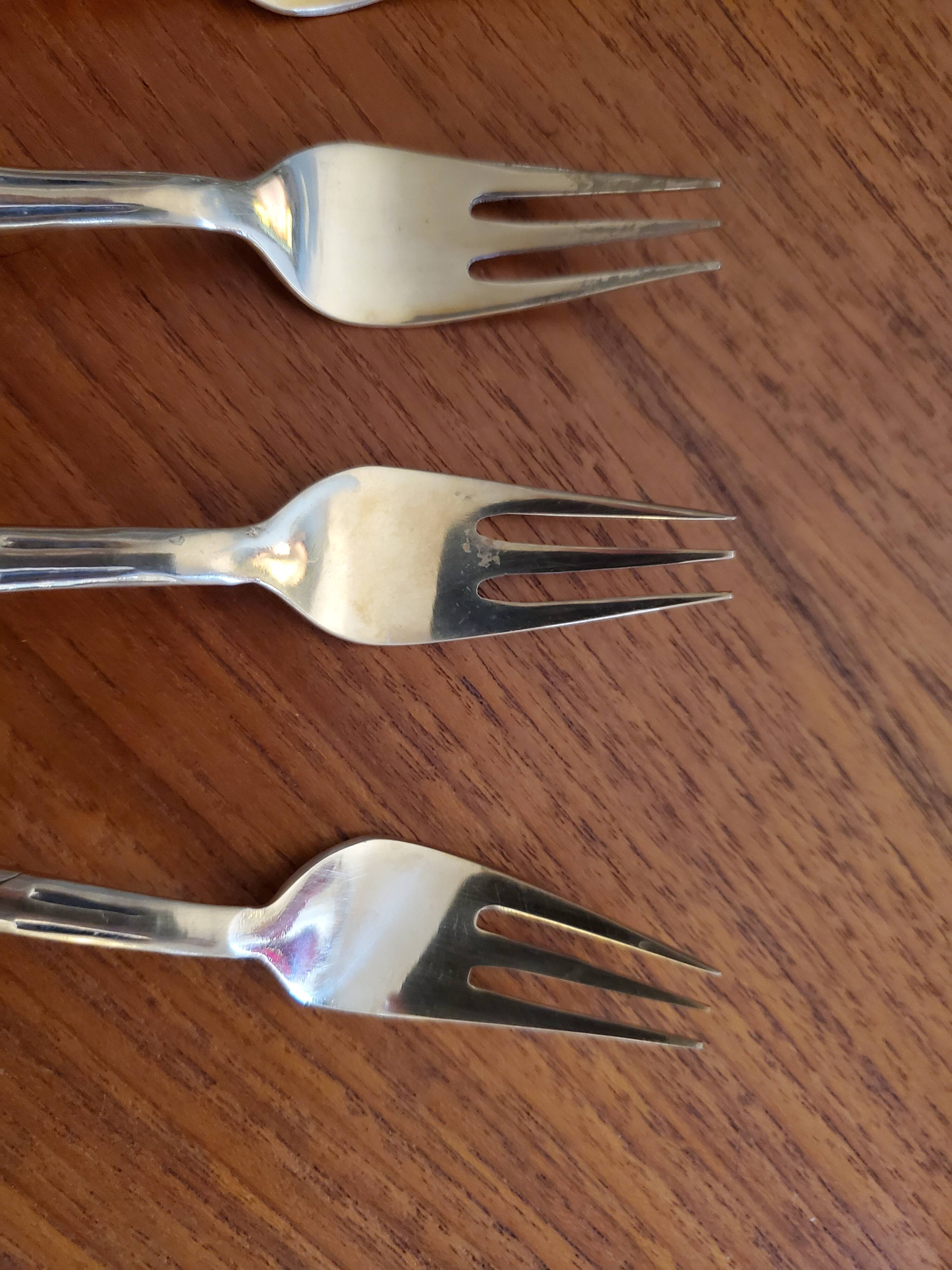Dessert forks