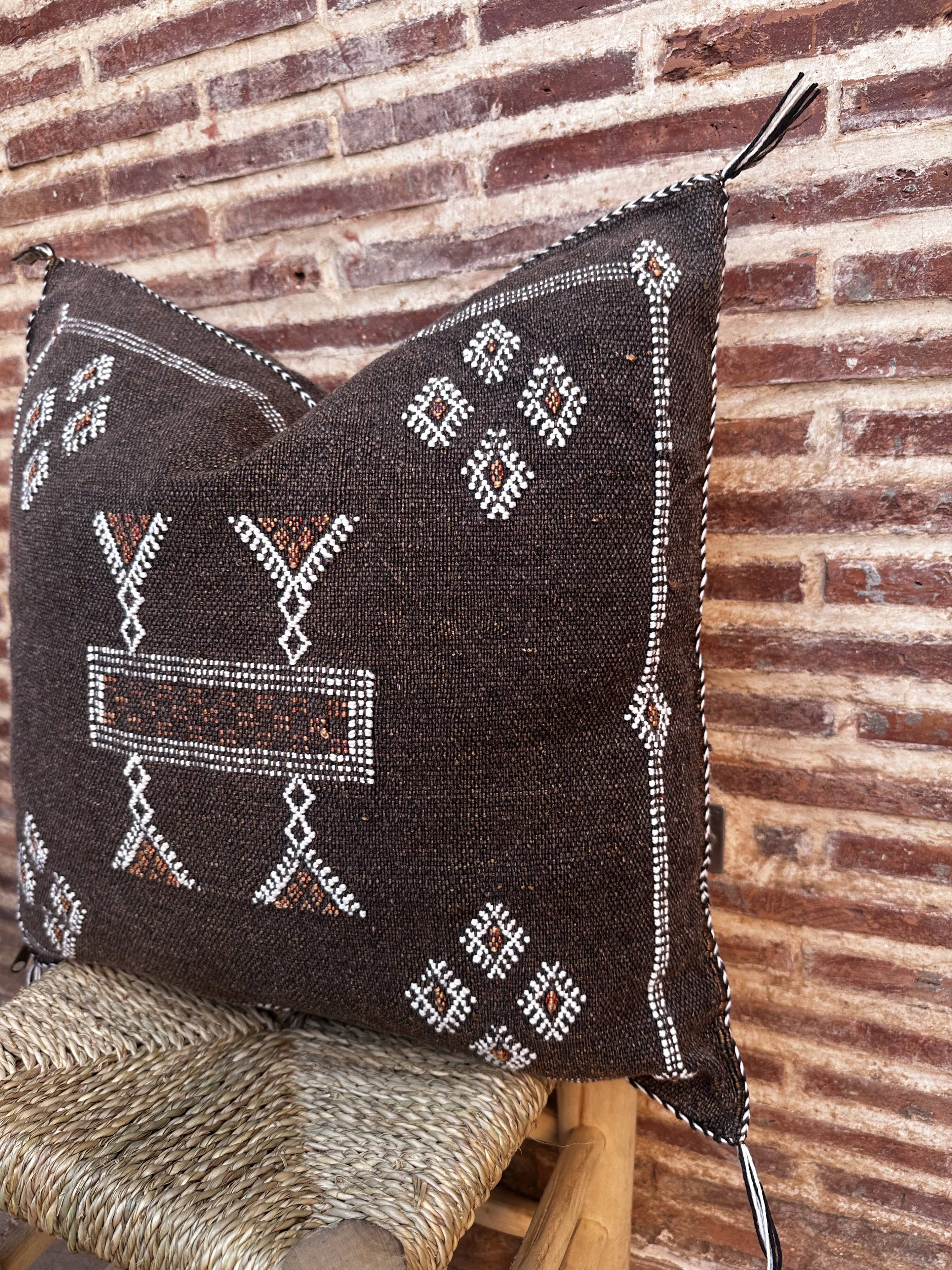 Handwoven cactus silk cushion cover: Berber bohemian cushion