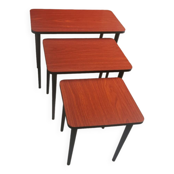 Tables gigognes