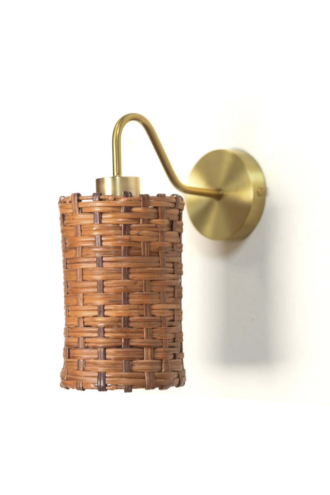 Applique murale en rotin organique et laiton