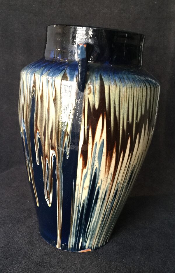 Vase en céramique vernissée à deux anses triangulaires