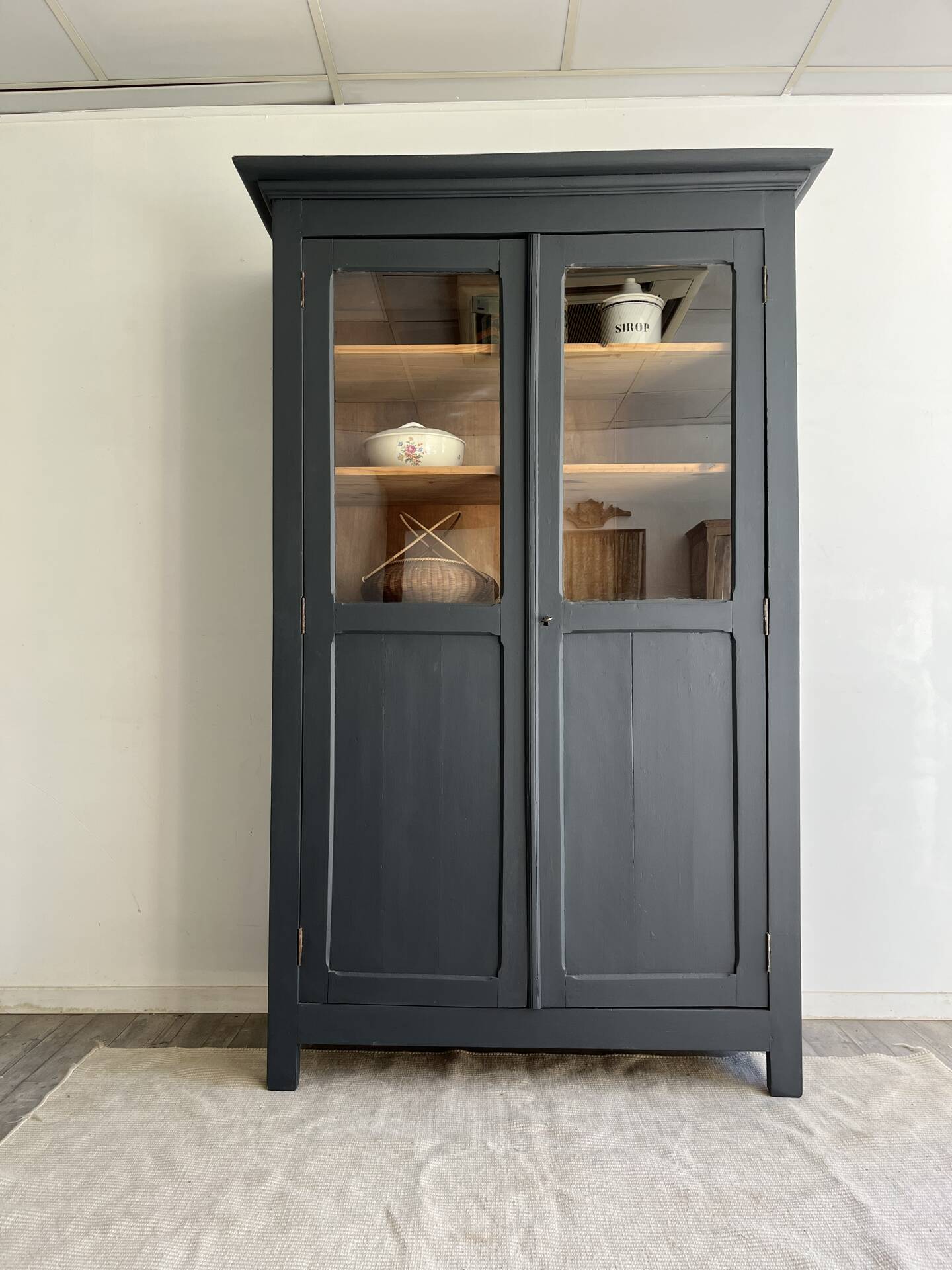 Armoire vitrée