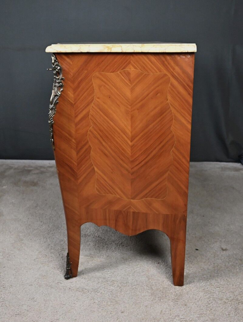 Commode en marqueterie de bois de rose, style Louis XV – 2ème partie XXe