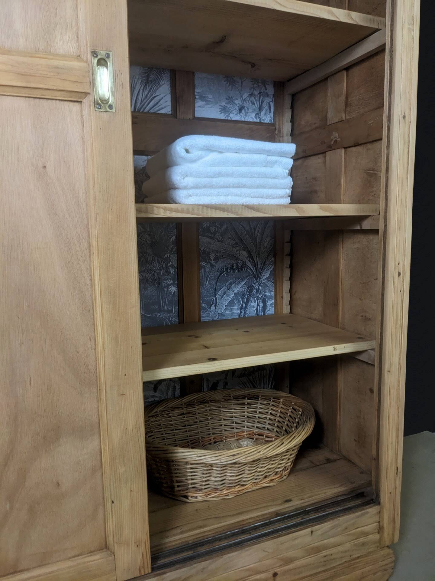 Parisian wardrobe - Renovated