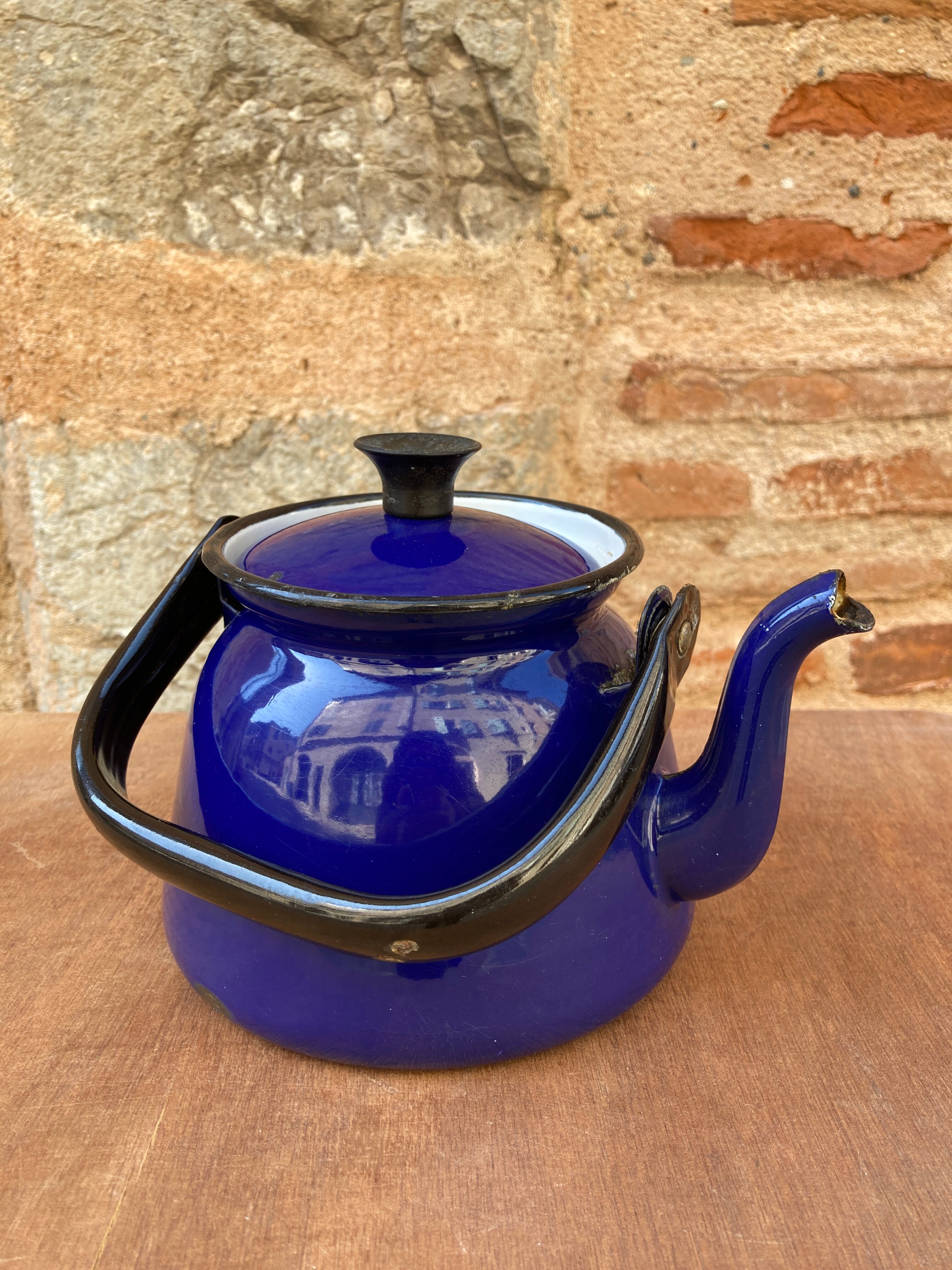 Bouilloire en émail bleu