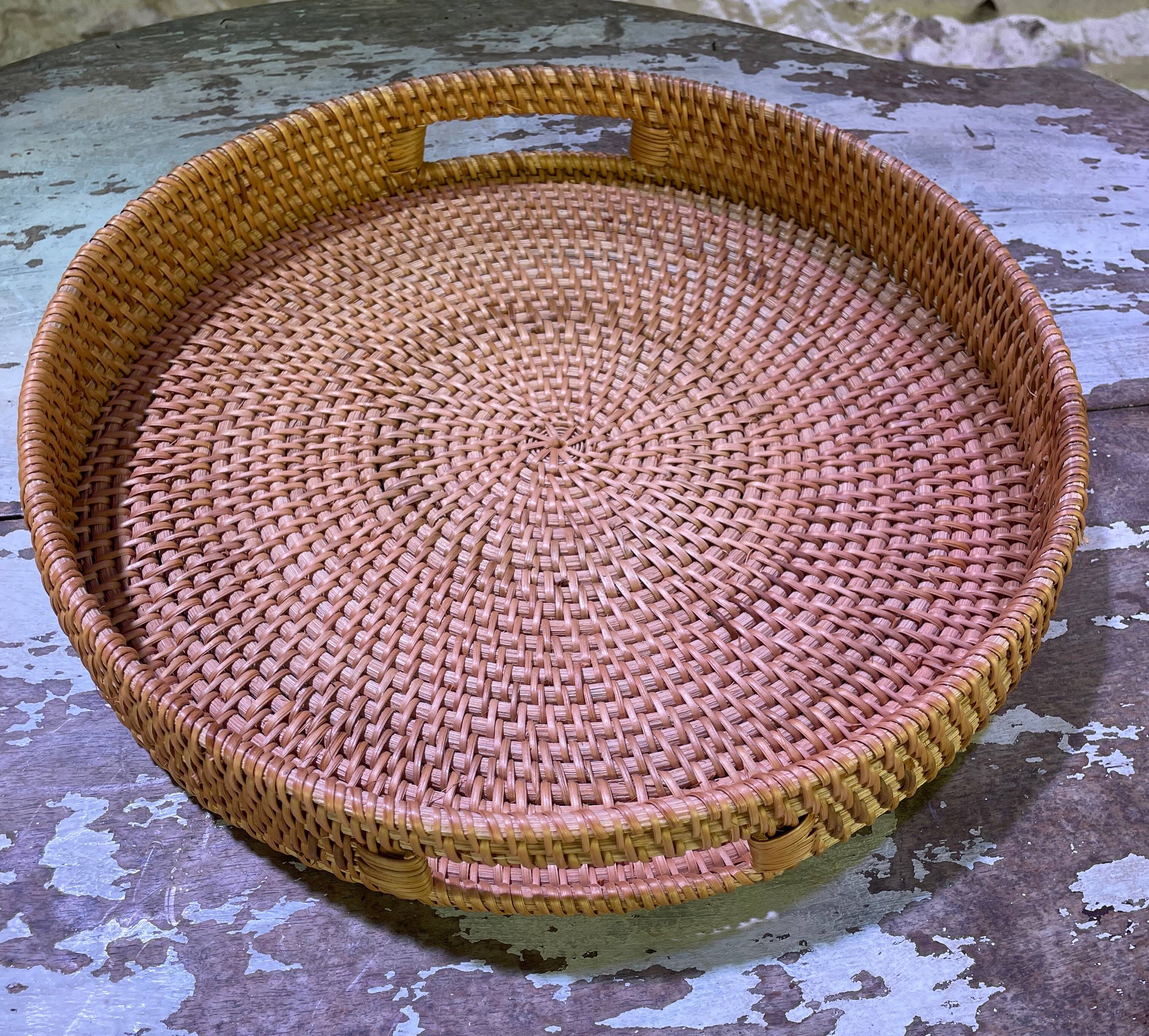Round wicker tray