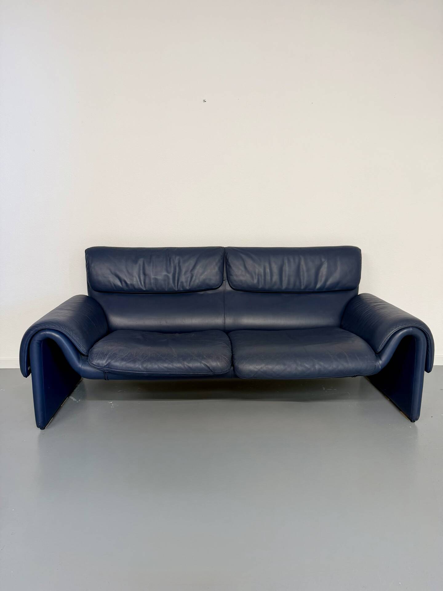 De Sede ds-2011 vintage leather sofa for 2/3 people, 1980s design.