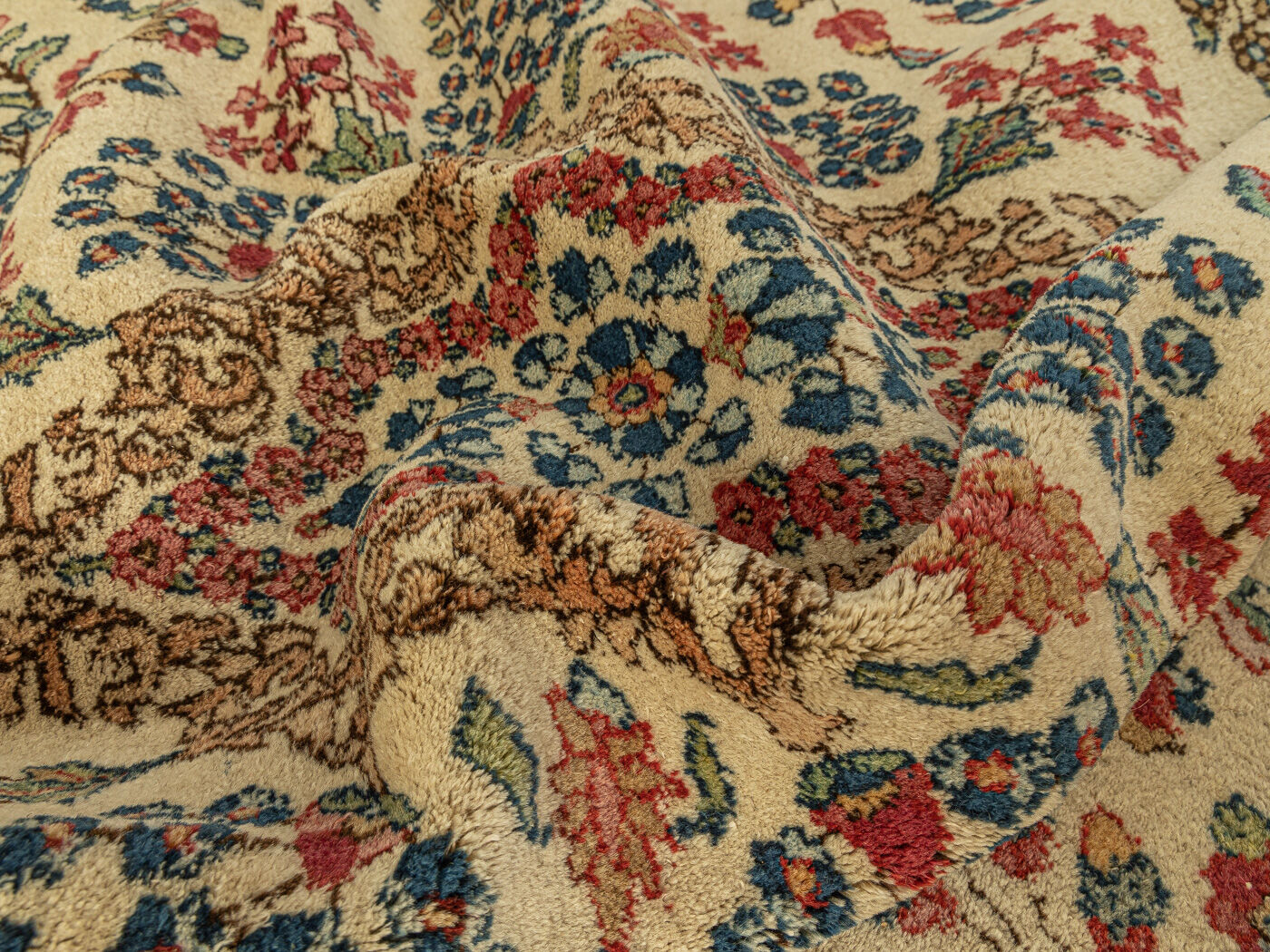 Kerman carpet, 260 x 375
