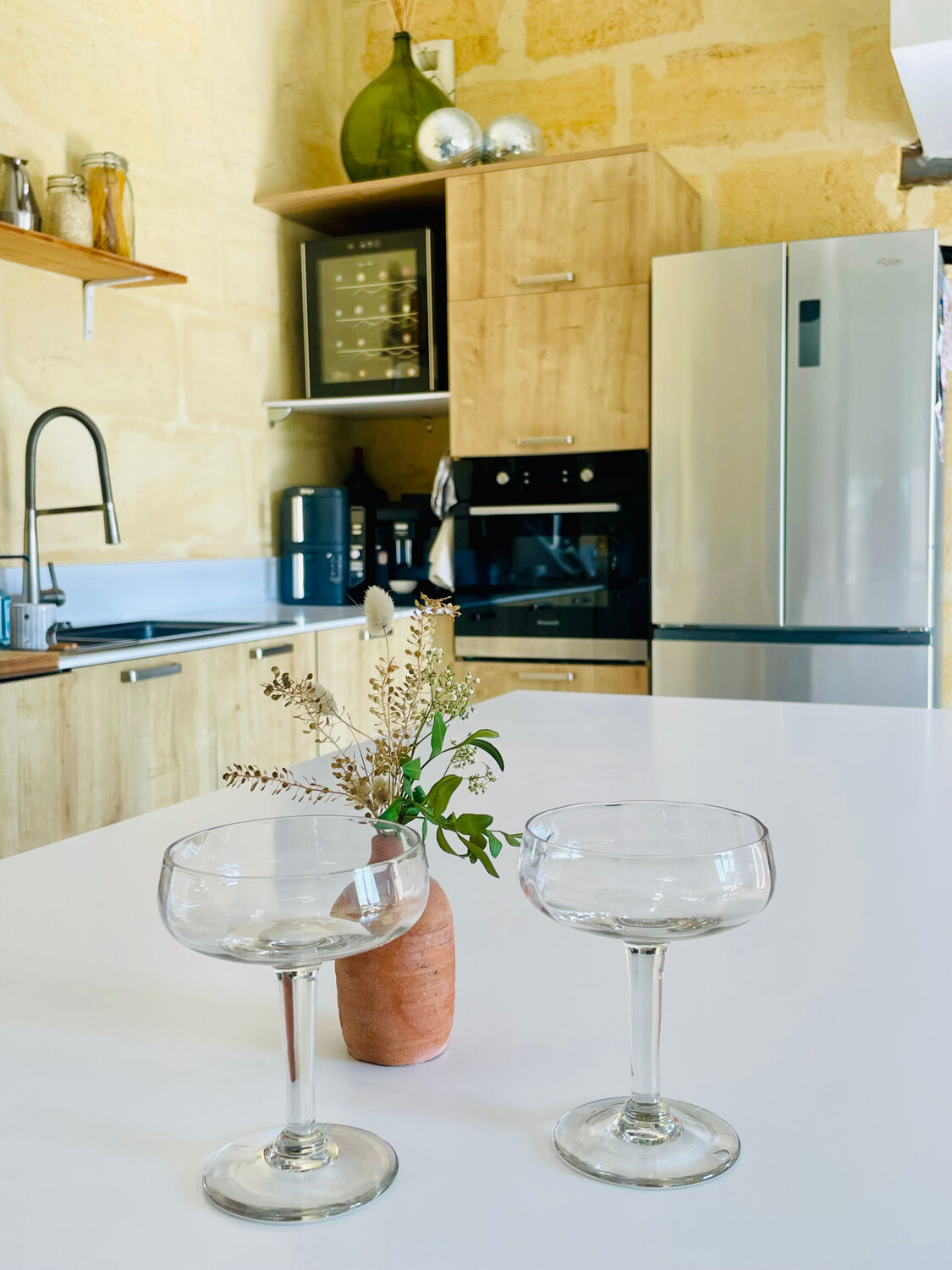 2 champagne coupes, cocktail coupes
