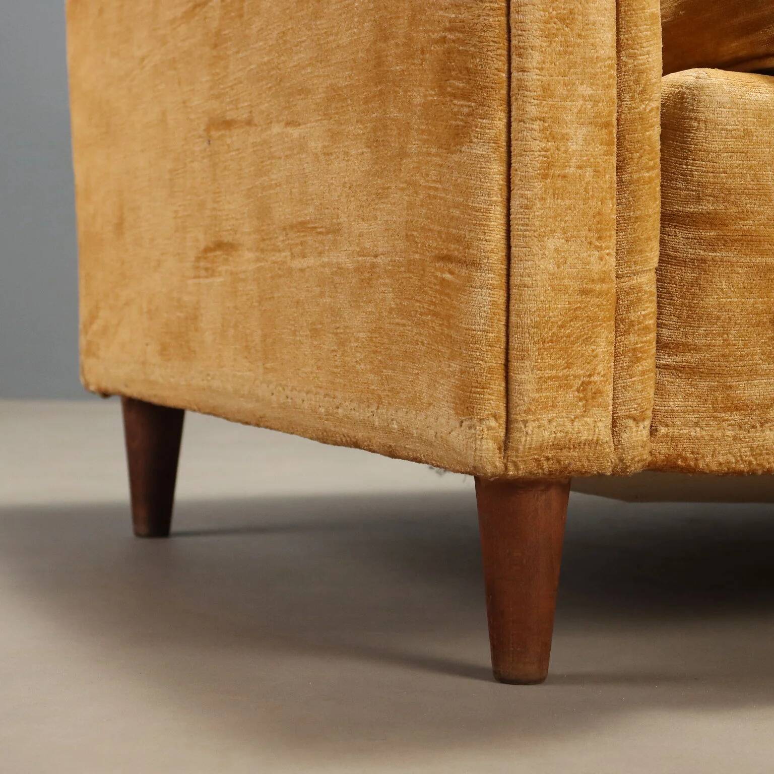 Two-seater velvet sofa from the 1950s to be restored.