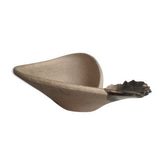 Japanese artisanal vintage cut in beige and gilded bronze ceramic in the shape of a snail shell