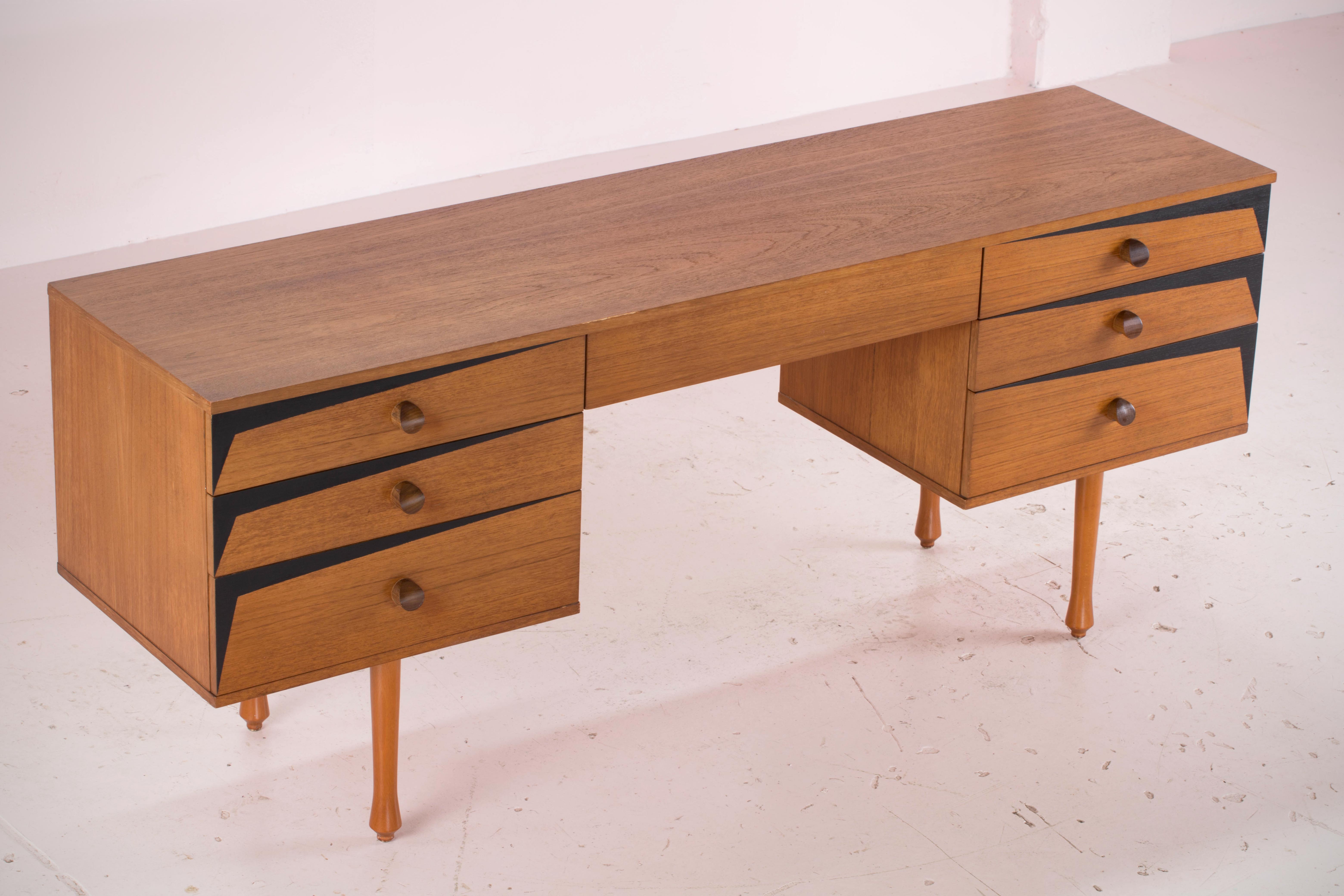 Scandinavian desk in graphic teck