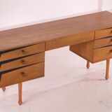 Scandinavian desk in graphic teck