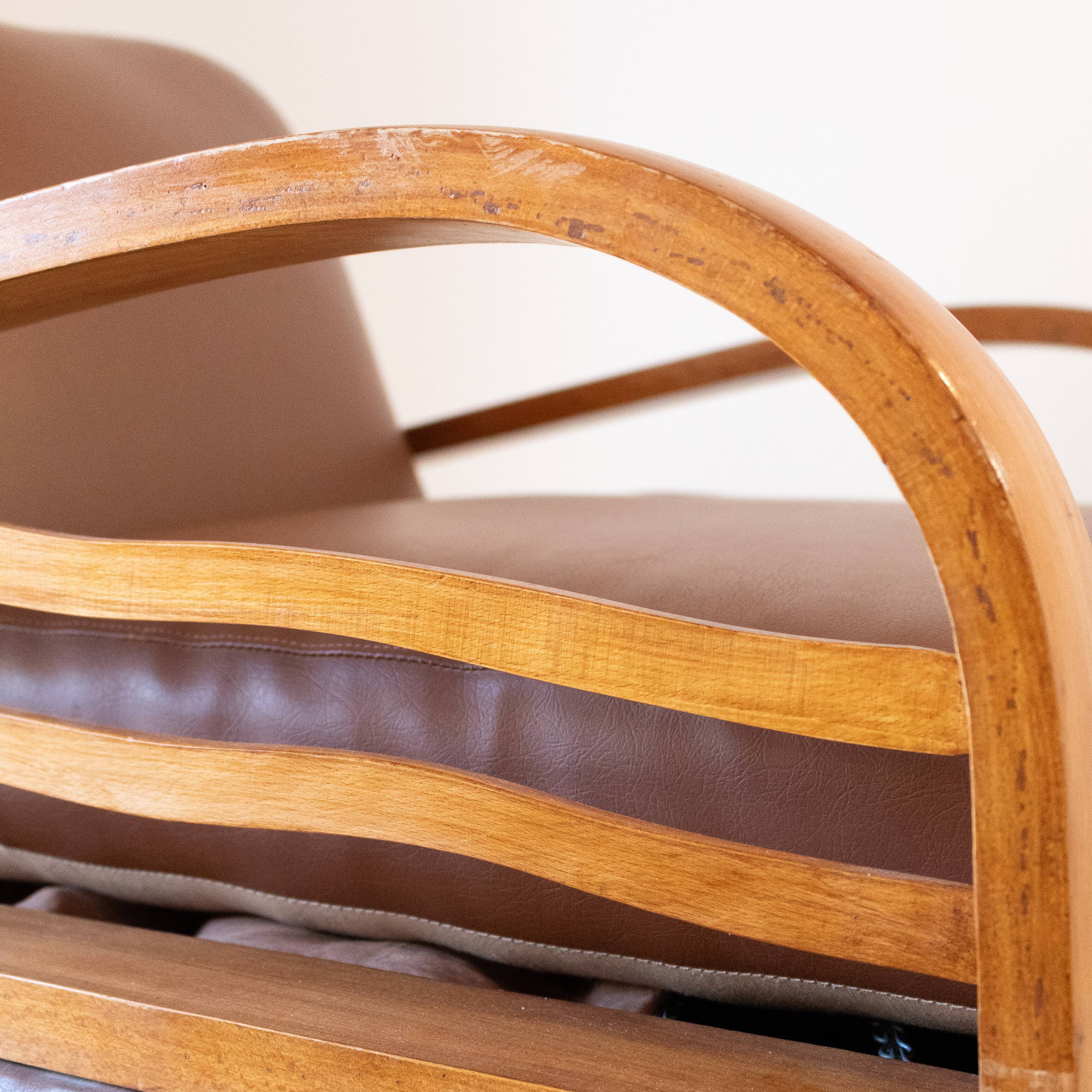 Fauteuil convertible Art Déco italien en éco-cuir marron.