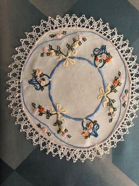 old round placemat 30cm embroidery / handmade lace