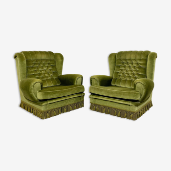 Deux fauteuils vintage en velours vert d’origine