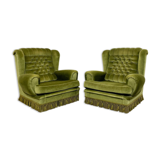 Deux fauteuils vintage en velours vert d’origine