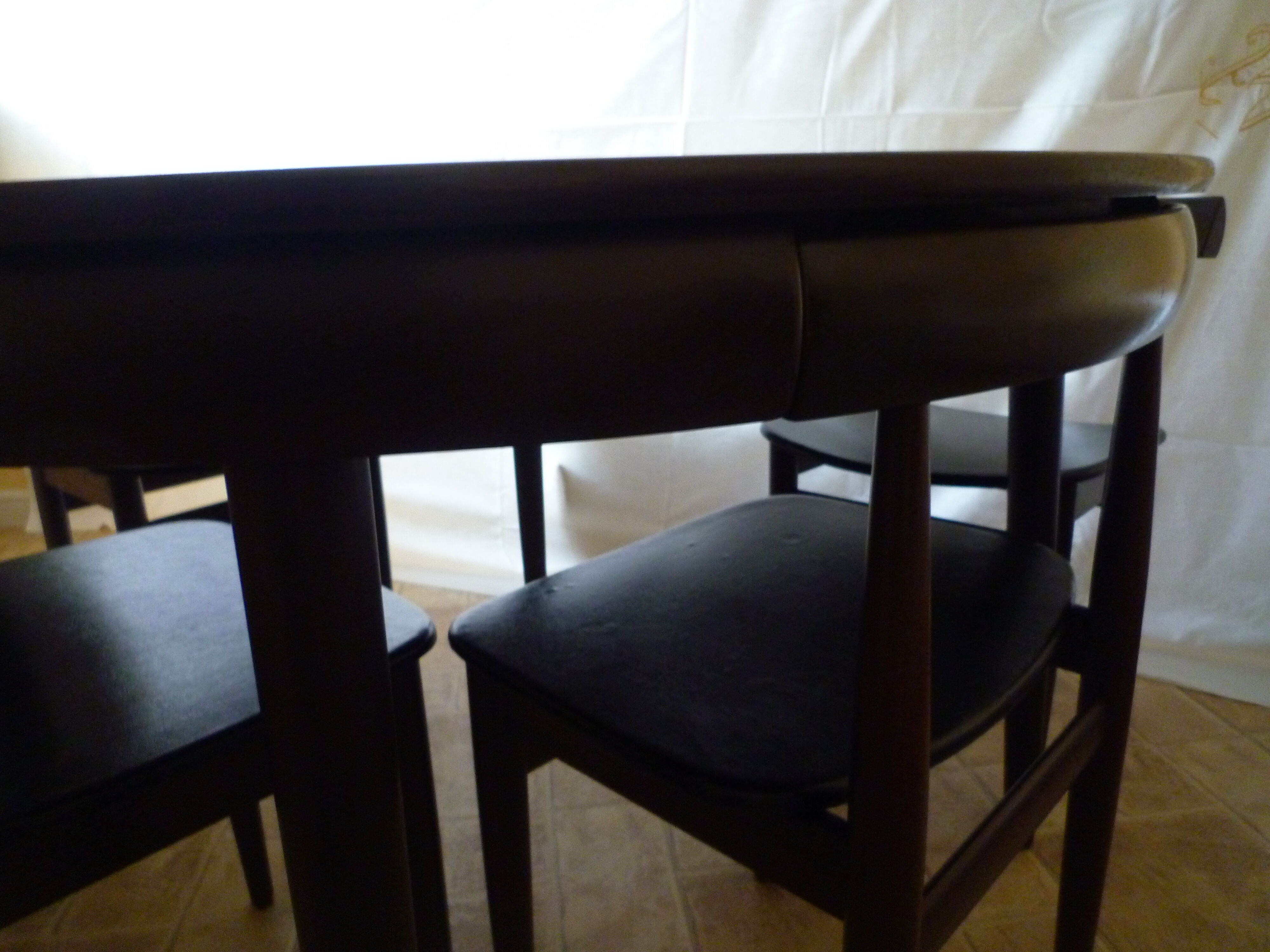 Dining Set " Roundette " table and chairs by Hans Olsen for Frem Rojle Denmark