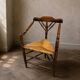 Chaise d'angle ancienne à assise en paille, vers 1880–1910
